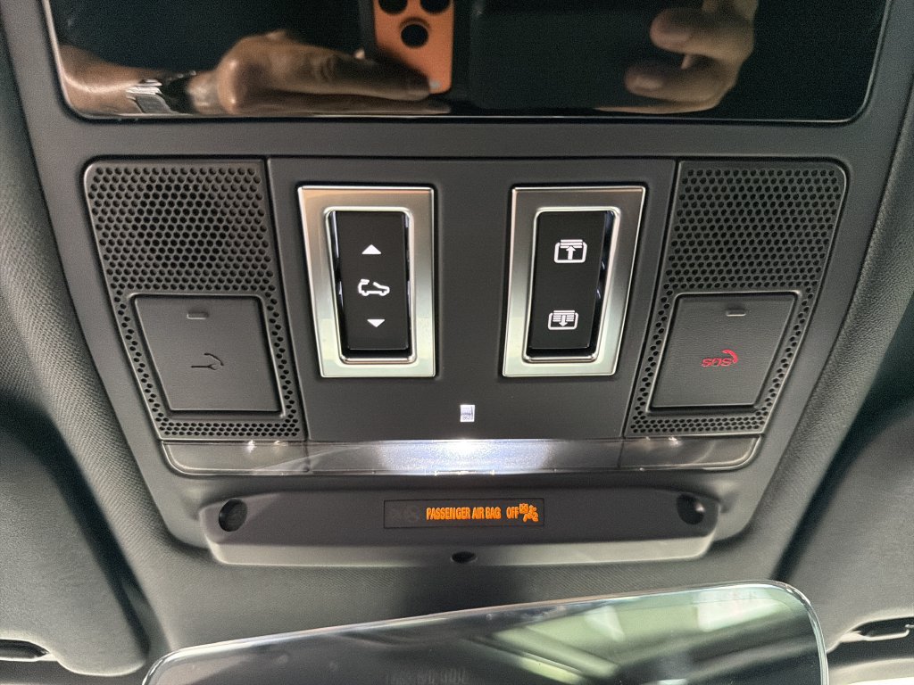 New 2026 Land Rover Defender 110 X-Dynamic SE AWD/4WD image 24