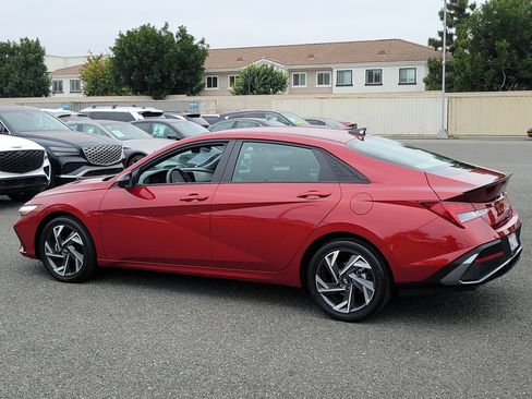 Certified 2025 Hyundai Elantra SEL FWD image 28