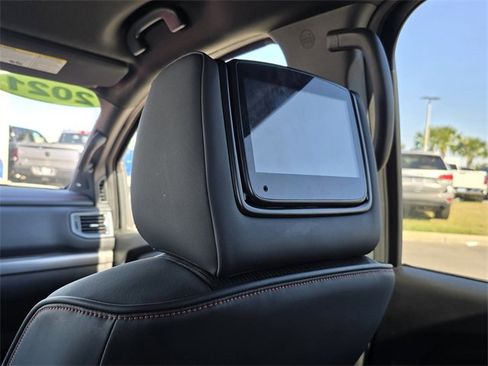 Used 2021 Nissan Titan PRO-4X w/ Pro-4x Utility Package image 17