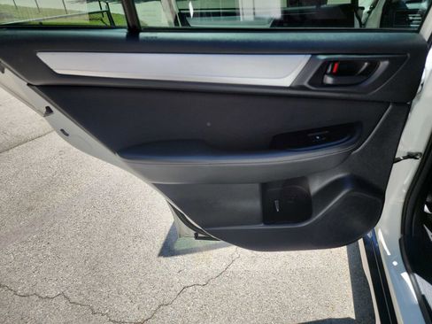 Used 2019 Subaru Outback 2.5i AWD/4WD image 27