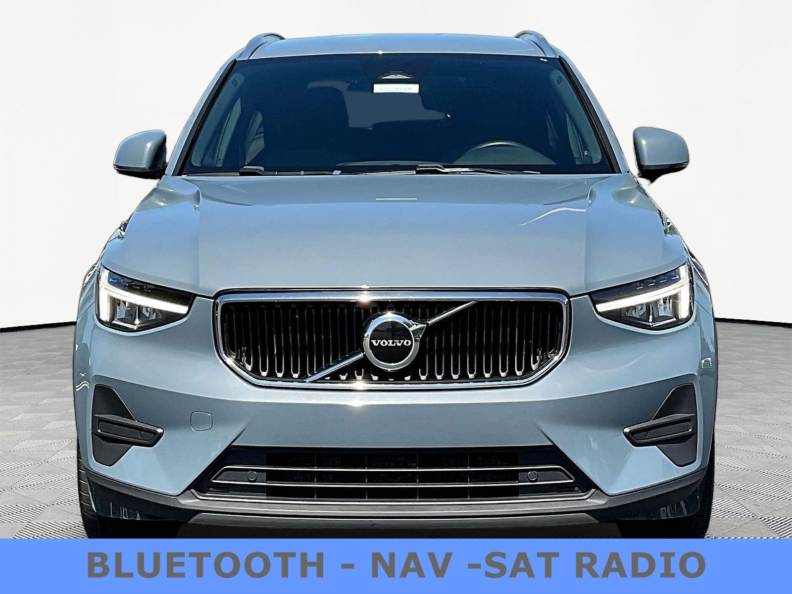 Used 2023 Volvo XC40 B5 Core AWD/4WD image 2