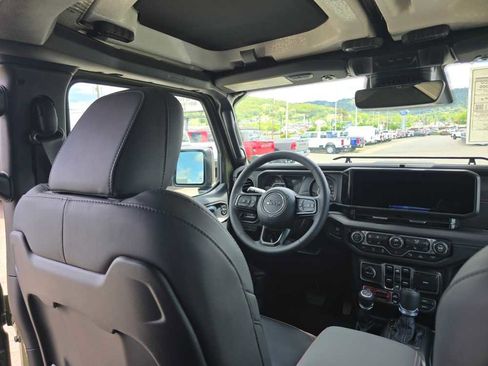 New 2026 Jeep Wrangler Unlimited Rubicon AWD/4WD image 10