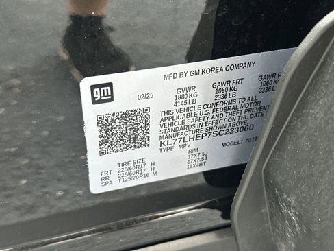 Used 2025 Chevrolet Trax LT w/ LT Convenience Package FWD image 35