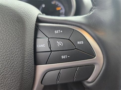 Used 2022 Jeep Grand Cherokee Limited w/ Trailer Tow Group IV image 28