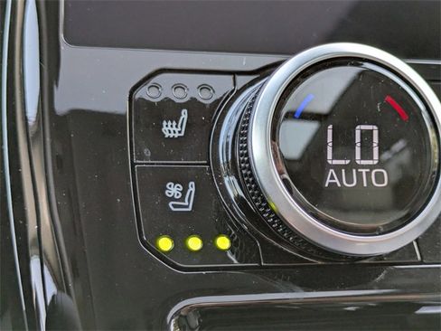 Used 2024 Toyota Highlander Platinum image 25