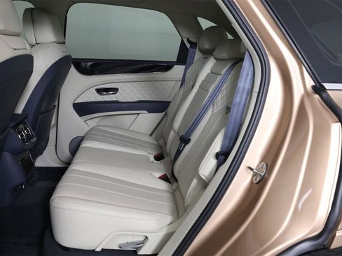 Used 2021 Bentley Bentayga image 25