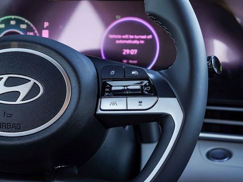 New 2025 Hyundai Elantra Limited image 19