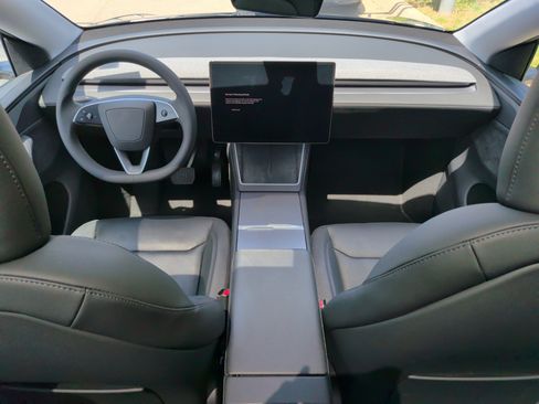 Used 2026 Tesla Model Y AWD image 29