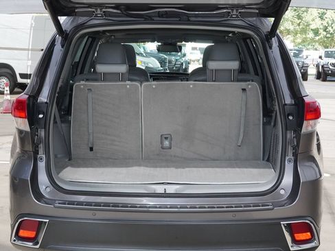 Used 2019 Toyota Highlander Limited FWD image 35