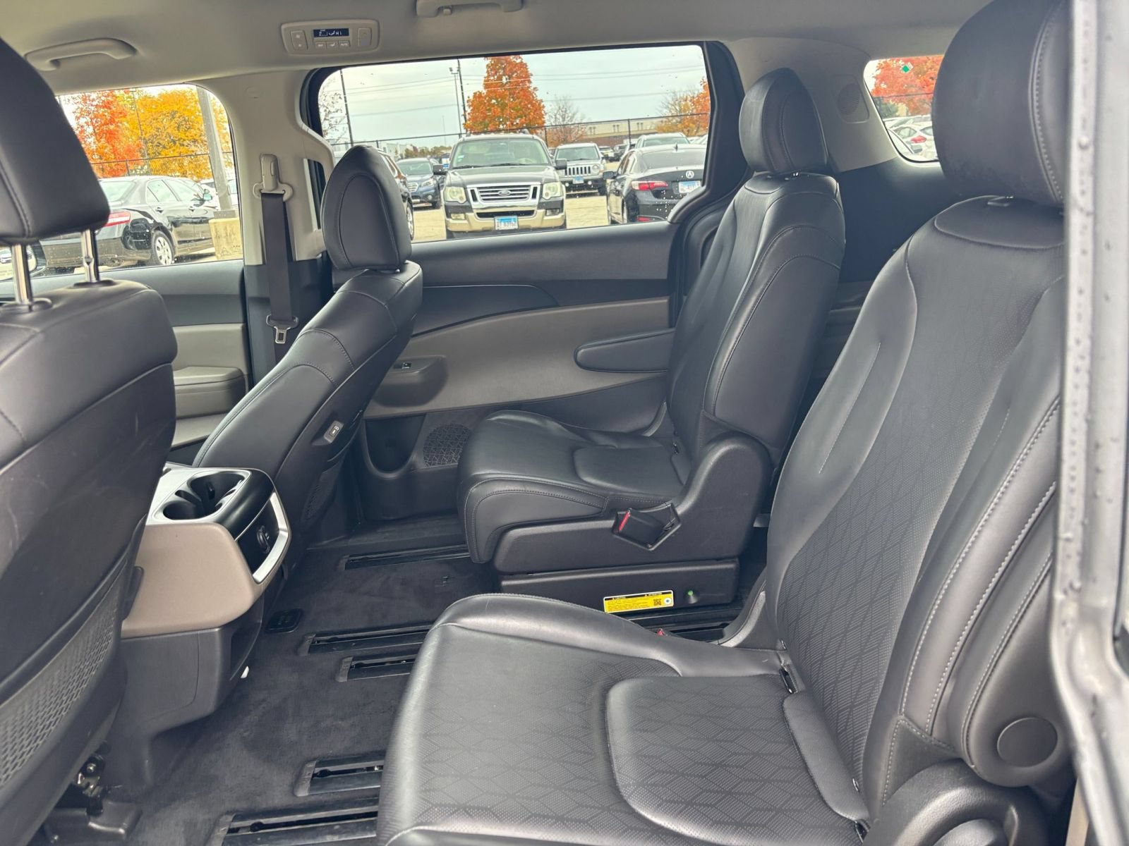 Used 2026 Kia Carnival FWD image 25