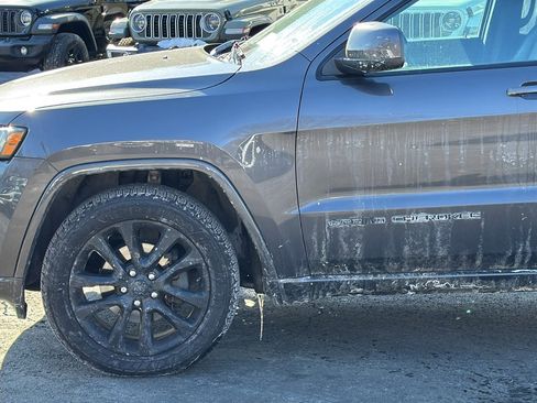 Used 2019 Jeep Grand Cherokee Altitude image 12