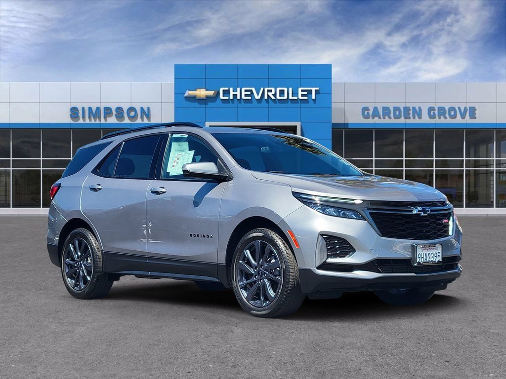 Used 2023 Chevrolet Equinox RS FWD image 1