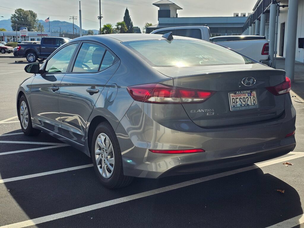Used 2017 Hyundai Elantra SE FWD image 3