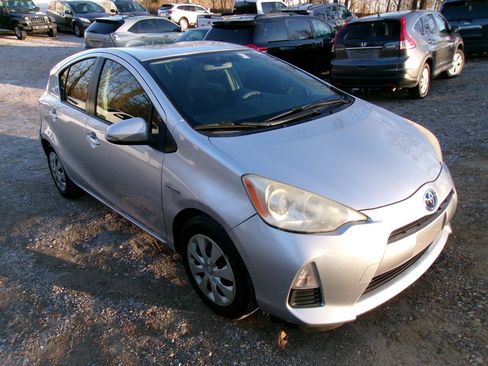 Used 2013 Toyota Prius C Two image 4