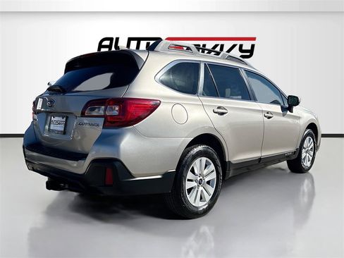 Used 2018 Subaru Outback 2.5i Premium image 7