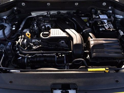 Used 2024 Volkswagen Taos SEL image 27