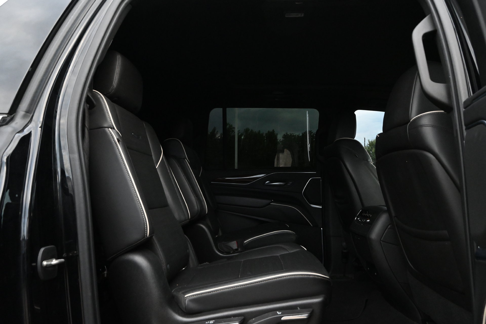 Used 2021 Cadillac Escalade ESV Premium Luxury w/ Performance Package RWD image 22