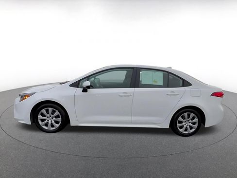 Used 2025 Toyota Corolla LE image 9