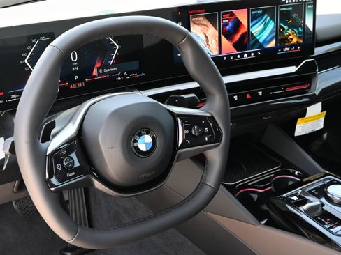 Used 2026 BMW 530i w/ Premium Package RWD image 12