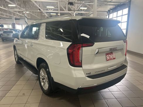 Used 2023 GMC Yukon XL SLT w/ SLT Luxury Package image 3