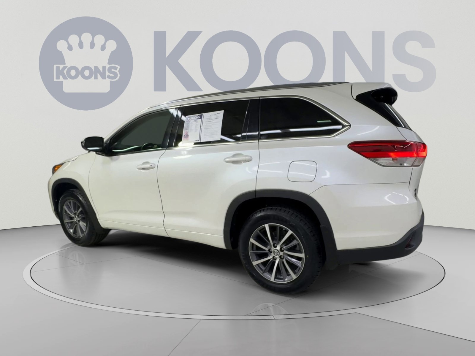 Used 2018 Toyota Highlander XLE AWD/4WD image 8