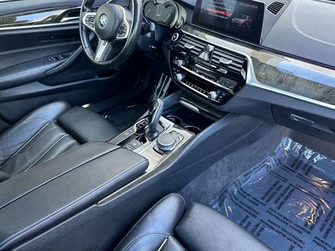 Used 2019 BMW 530e w/ M Sport Package image 16