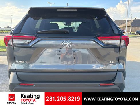 Used 2025 Toyota RAV4 LE AWD/4WD image 4