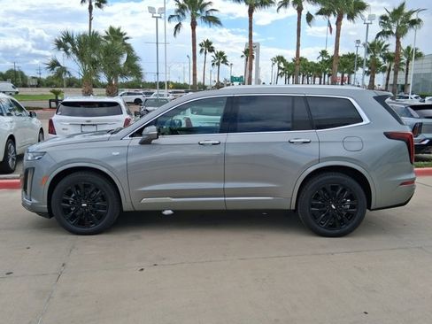 New 2025 Cadillac XT6 Luxury image 3