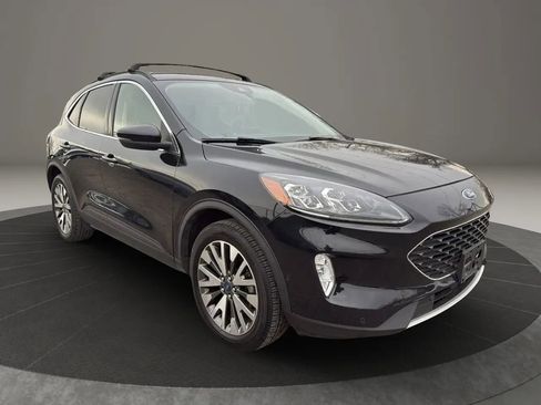 Used 2020 Ford Escape Titanium image 3