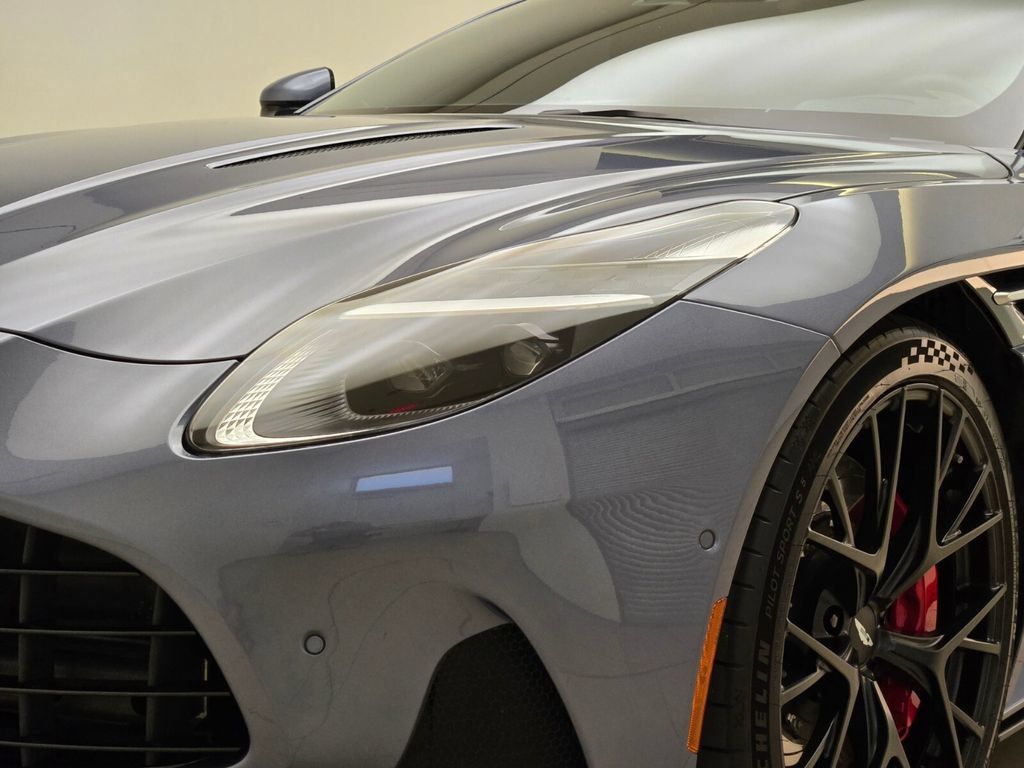 Used 2025 Aston Martin DB12 Coupe RWD image 5