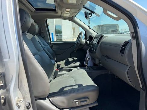 Used 2019 Nissan Frontier SL RWD image 10