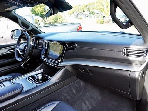 Certified 2025 Jeep Wagoneer Series II image 10