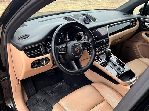 Used 2022 Porsche Macan PREMIUM PACKAGE PLUS 2.0T (AWD image 17