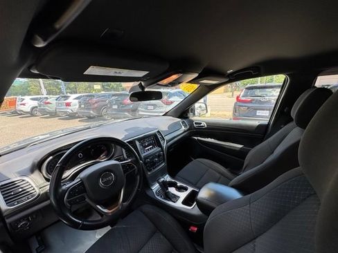 Used 2018 Jeep Grand Cherokee Laredo AWD/4WD image 25