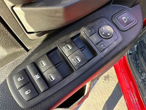 Used 2024 RAM 2500 Tradesman w/ Chrome Appearance Group image 29