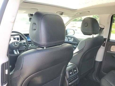 Used 2024 Mercedes-Benz GLS 580 4MATIC image 29