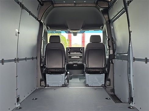 New 2025 Mercedes-Benz Sprinter 2500 image 10