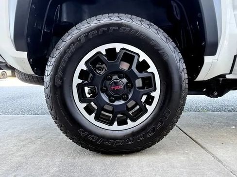 Used 2024 Toyota Tacoma TRD Off-Road AWD/4WD image 33