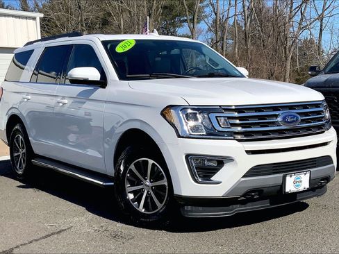 Used 2021 Ford Expedition XLT image 2