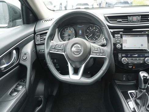 Used 2017 Nissan Rogue SL w/ SL Premium Package FWD image 15