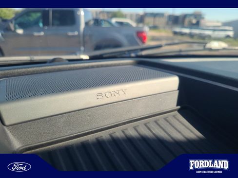 Used 2015 Ford F150 Lariat w/ Equipment Group 502A Luxury AWD/4WD image 27