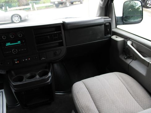 Used 2019 Chevrolet Express 3500 LT w/ LT Preferred Equipment Group RWD image 17