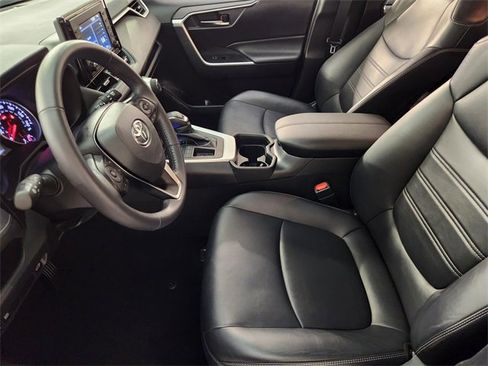 Used 2020 Toyota RAV4 XLE Premium image 14