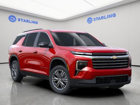 Used 2025 Chevrolet Traverse LT FWD image 7