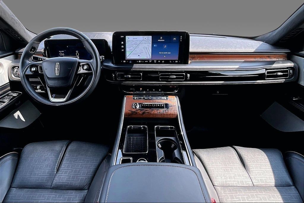 Used 2025 Lincoln Aviator Black Label AWD/4WD image 9