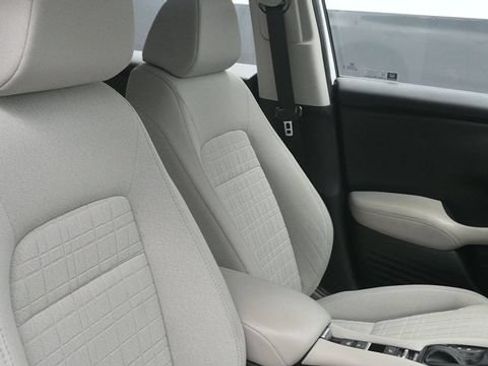 Used 2024 Honda HR-V LX image 9