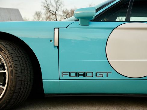 Used 2006 Ford GT RWD image 38