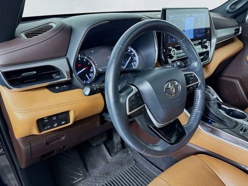 Used 2022 Toyota Highlander Platinum image 9