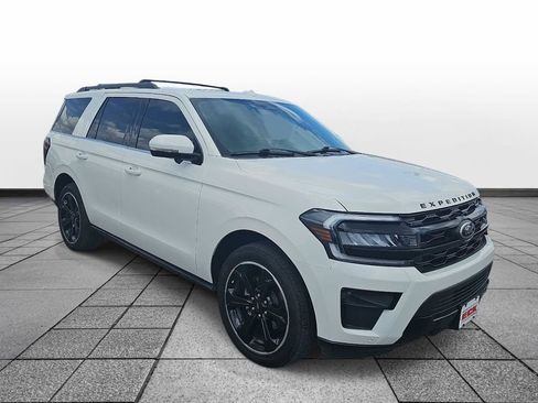 Used 2024 Ford Expedition Limited AWD/4WD image 3