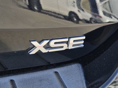 Used 2023 Toyota Highlander XSE FWD image 11